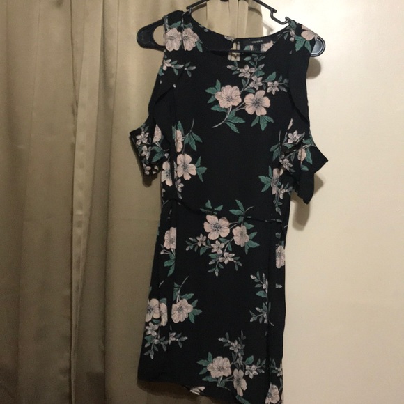 Forever 21 Dresses & Skirts - Floral flowy dress